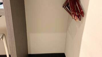 1 bedroom, desk, free WiFi, bed sheets