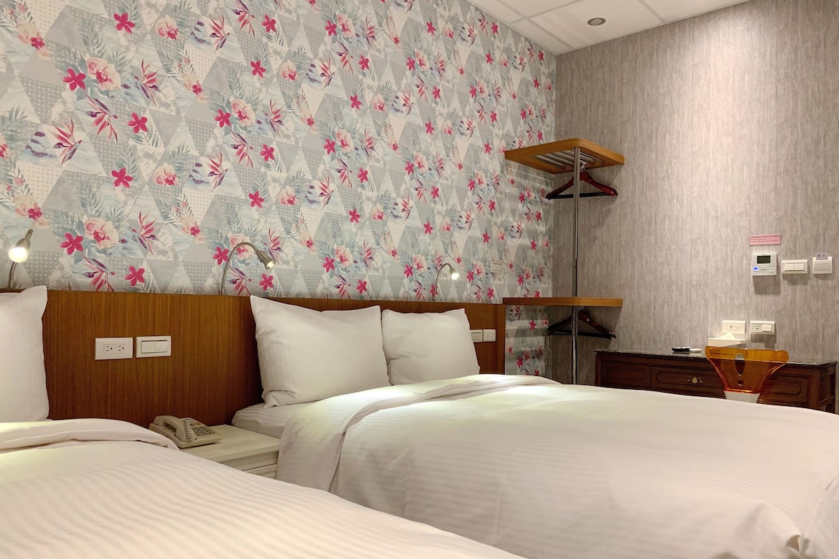Quadruple Room - No Elevator | 1 bedroom, desk, free WiFi, bed sheets