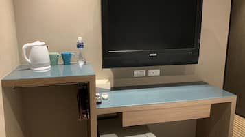 1 bedroom, desk, free WiFi, bed sheets