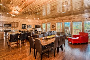 Interior - Free Tickets | 5bed/5bath Upscale Cabin w/Media Room, Pool Table &  Hot Tub (Gatlinburg)