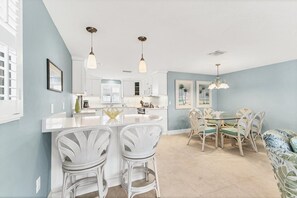 Dining - Horizons West #D-9 is a Beautiful 2 Bedroom, 2 Bath Villa at Horizons West on Siesta Key! (Sarasota)