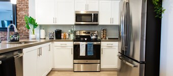 3 Miles to Disney ✰HeatedPool ✰King Bed ✰Jacuzzi✰