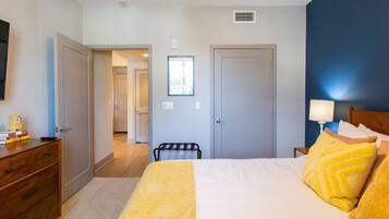 1 bedroom, desk, iron/ironing board, WiFi (free)