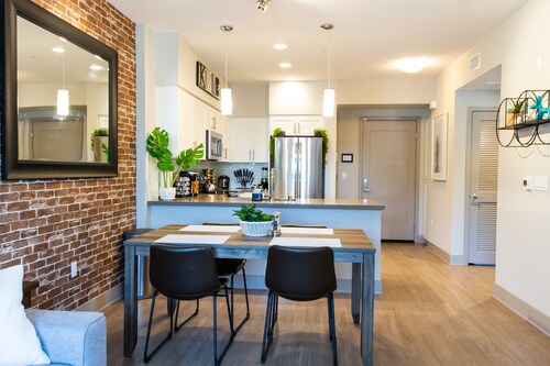 3 Miles to Disney ✰HeatedPool ✰King Bed ✰Jacuzzi✰