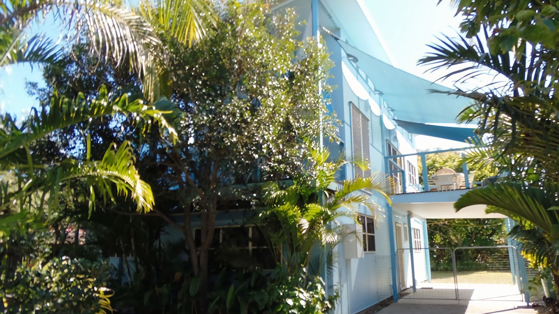 COOLAMAINE 2 - Rainbow Beach. Easy walk to beach and shops. — image 19