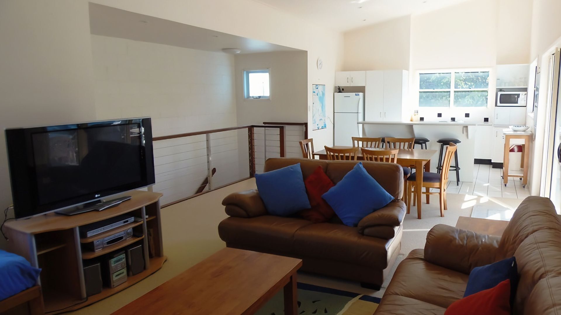 COOLAMAINE 2 - Rainbow Beach. Easy walk to beach and shops. — image 4