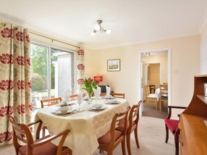 Dining - This lovely detached cottage is conveniently set all on one level. (Comrie, near Crieff)
