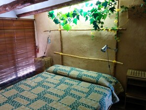 4 bedrooms, iron/ironing board, bed sheets