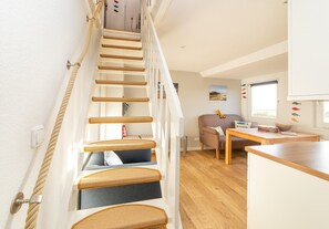 TV, bøker og stereoanlegg