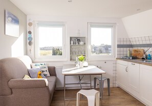 Fernseher, Bücher, Stereoanlage