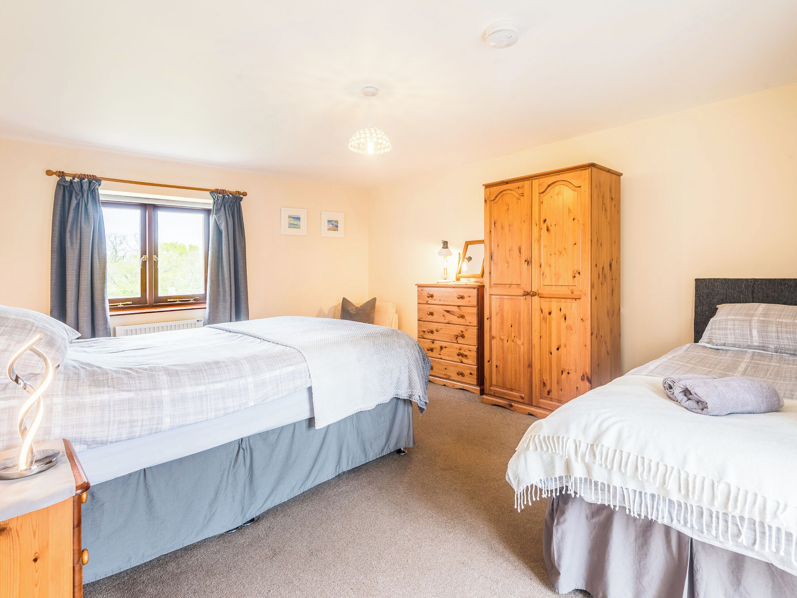 3 bedrooms, WiFi (free), bed sheets