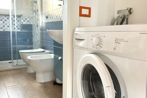 Shower, bidet, towels