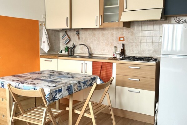 Fridge, oven, dishwasher