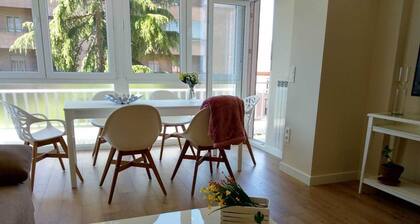 Weeping Cedar. Comfort. Downtown