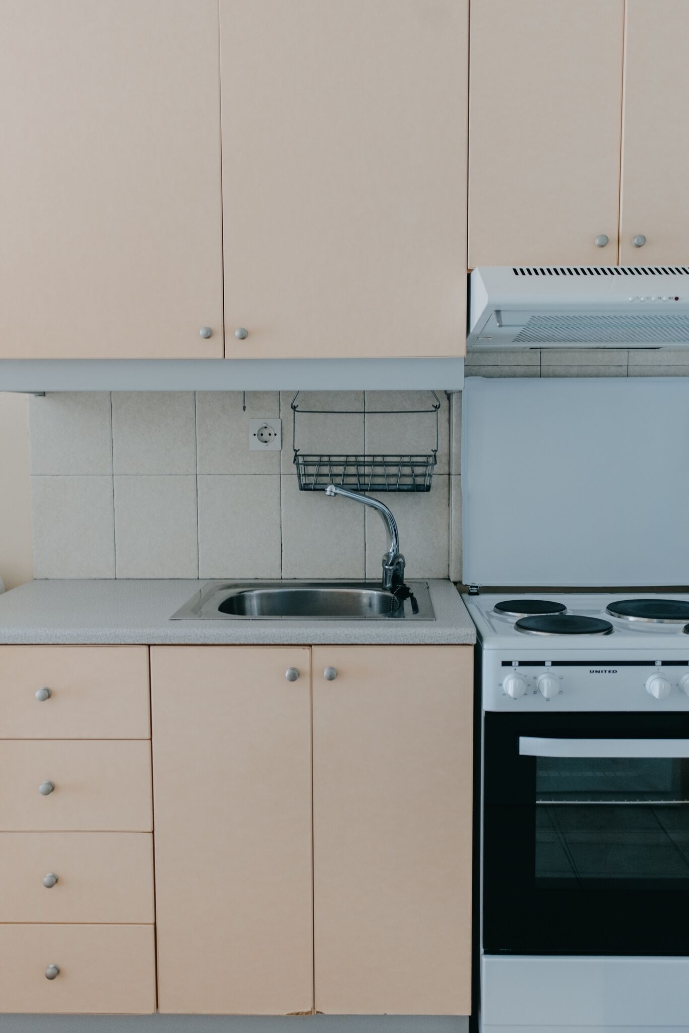 Fridge, stovetop, coffee/tea maker, toaster