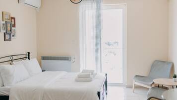 1 habitación, tabla de planchar con plancha, wifi y ropa de cama