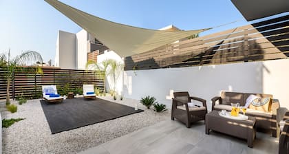 Solar Apartment Yard North offers the traveler many things to see