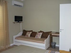 1 bedroom, iron/ironing board, WiFi