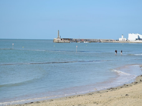 Beach. 1 bedroom accommodation in Herne Common, near Herne Bay