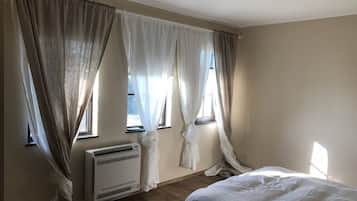 2 quartos, cofres nos quartos, ferros/tábuas de passar roupa, Wi-Fi