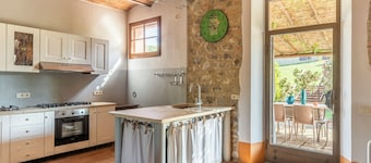 '...a delicious farmhouse in the countryside where only the wind blows...'