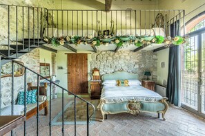 6 habitaciones, tabla de planchar con plancha, wifi y ropa de cama 