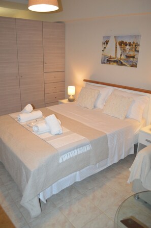 1 bedroom, iron/ironing board, WiFi, bed sheets - Best House, Petit, Pylos (Pilos)