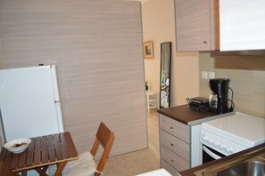 Full-sized fridge, oven, coffee/tea maker, toaster - Best House, Petit, Pylos (Pilos)