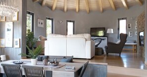 Smart TV - Luxury house, Dassia (Corfu)