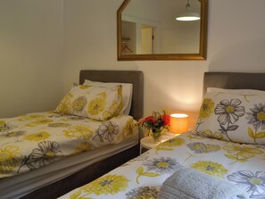 2 bedrooms, free WiFi, bed sheets - 2 bedroom accommodation in near Trecastle, Brecon (near Trecastle, Brecon)