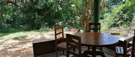 Petit déjeuner composé de spécialités régionales (3 USD par personne)