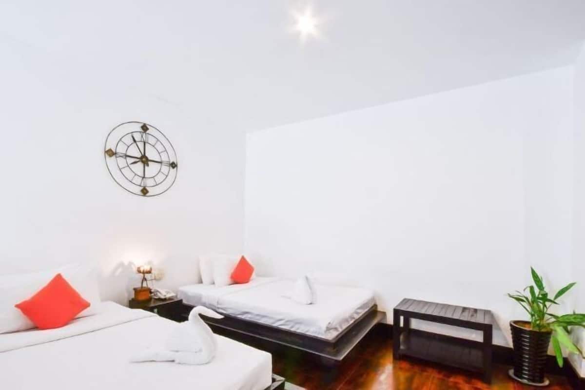 1 bedroom, individually decorated, individually furnished