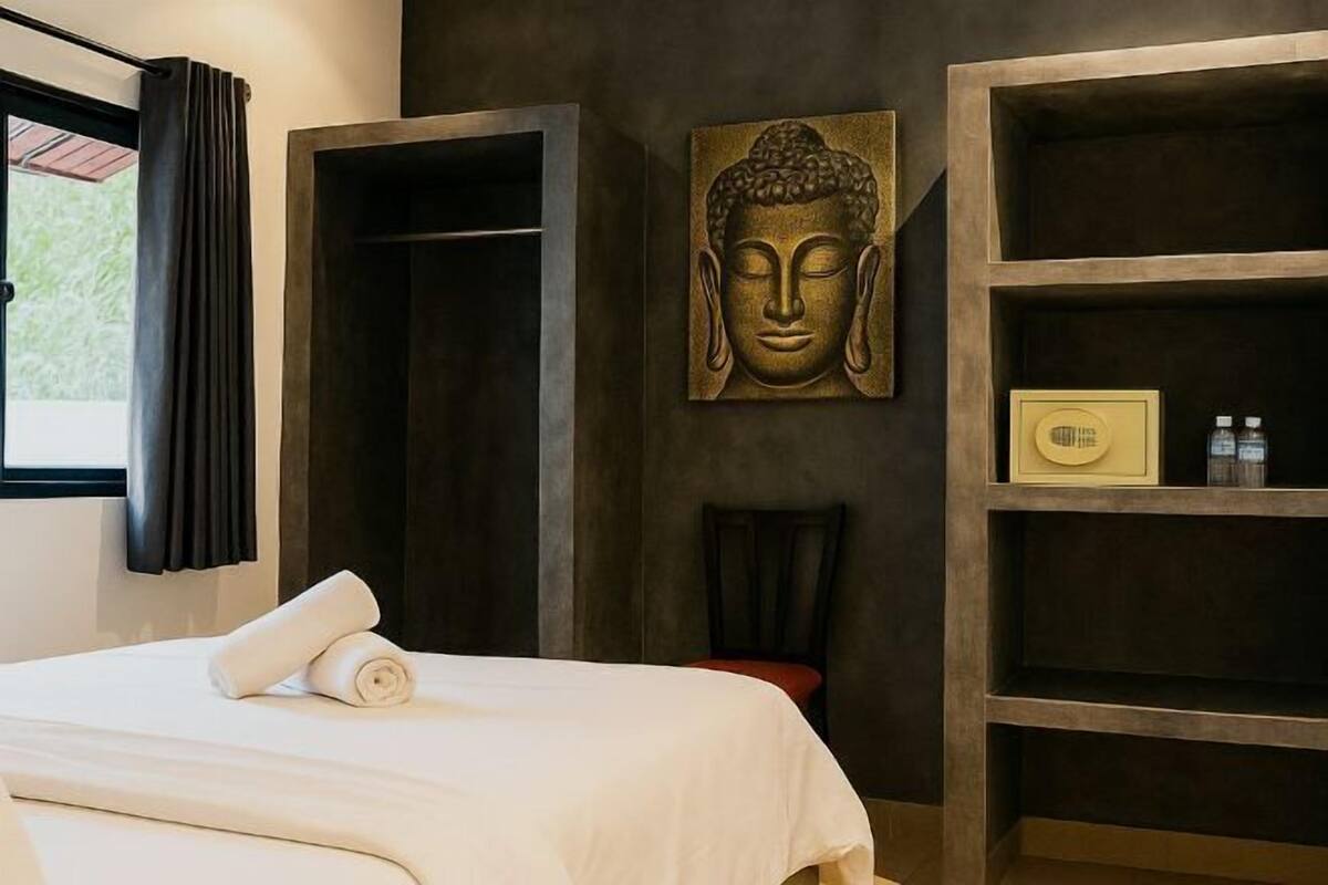 1 bedroom, individually decorated, individually furnished