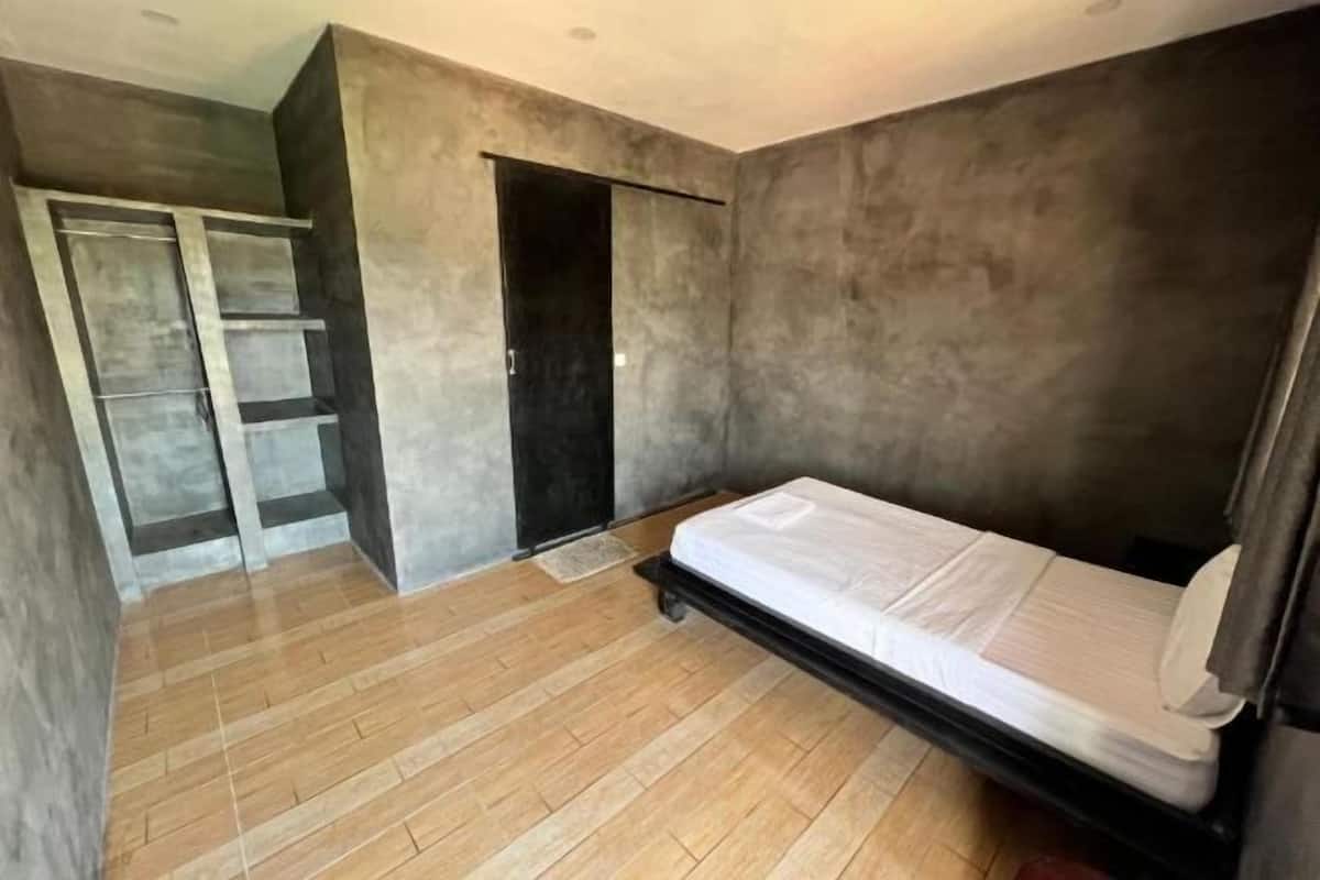 1 bedroom, individually decorated, individually furnished