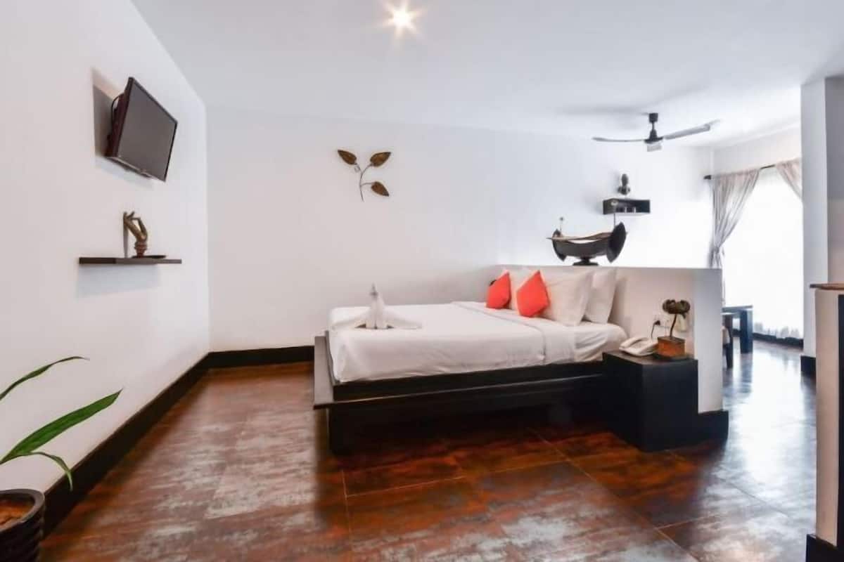 1 bedroom, individually decorated, individually furnished