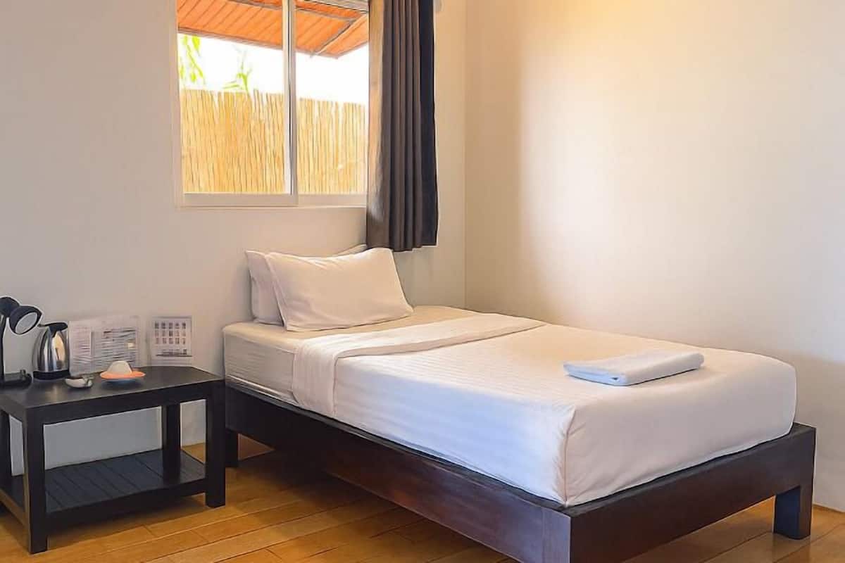 1 bedroom, individually decorated, individually furnished