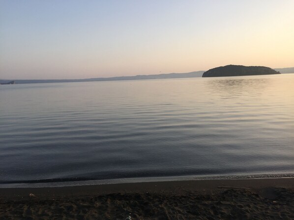 Am Strand, Liegestühle, Strandtücher