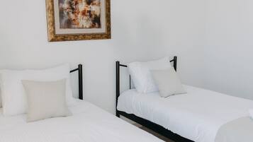 1 soverom, skrivebord, strykejern/-brett og wi-fi