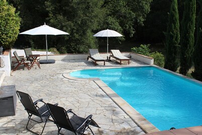 Traditional 1 bed French gite, with private pool, 3 acres of garden. Aircon.