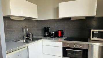 Refrigerador, microondas, horno y lavavajillas