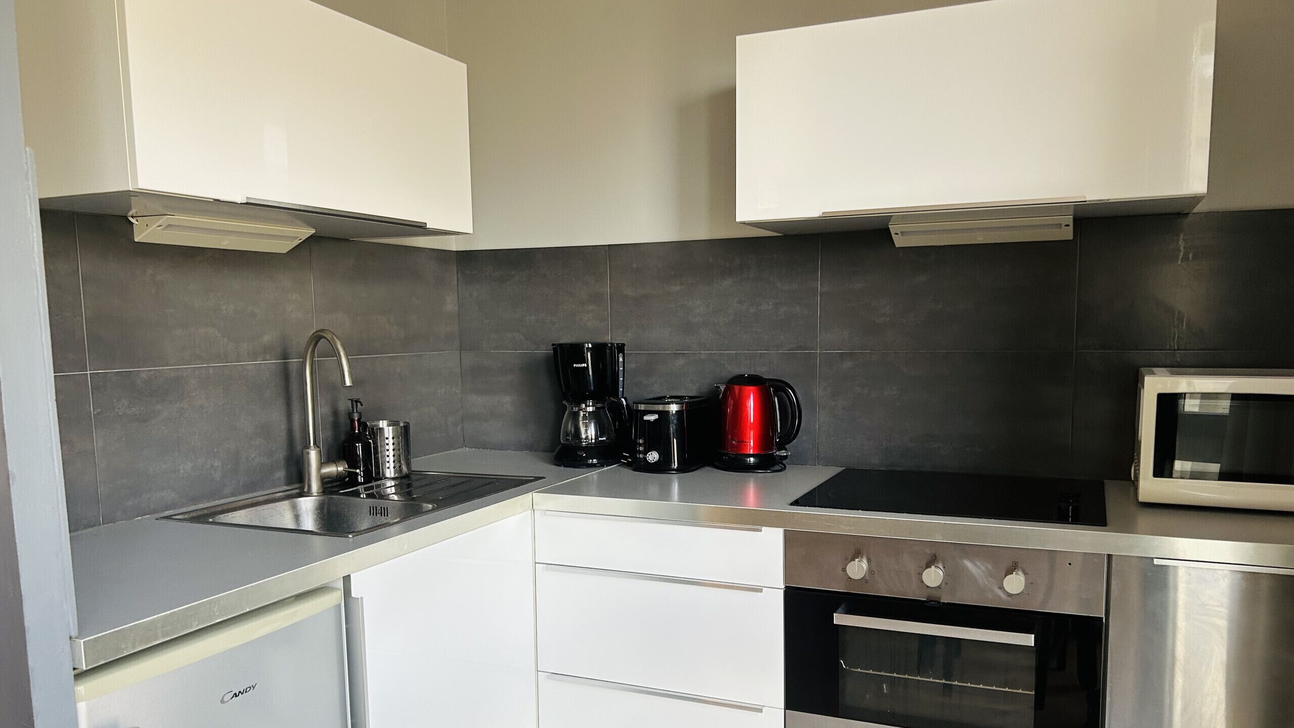 Refrigerador, microondas, horno y lavavajillas 