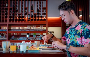 Petit déjeuner buffet servi tous les jours en supplément