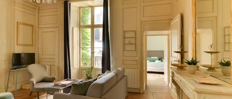 Téléviseur, foyer, bureau