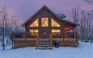 Exterior - Serenity Lodging- Large Peaceful Home-10 miles from the Heart of Downtown (Duluth)