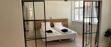 5 habitaciones, tabla de planchar con plancha, wifi y ropa de cama