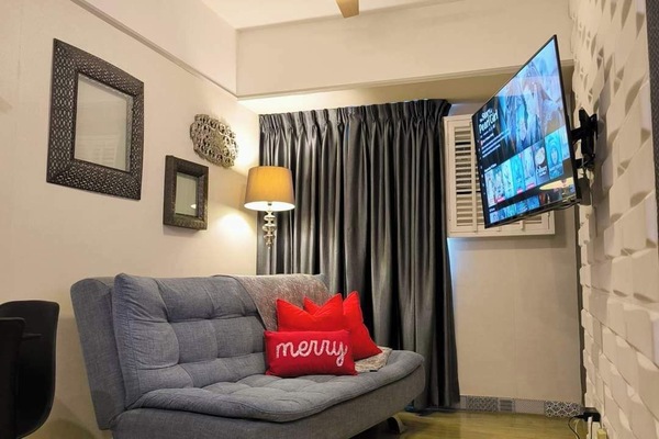 Living room is private and cozy.