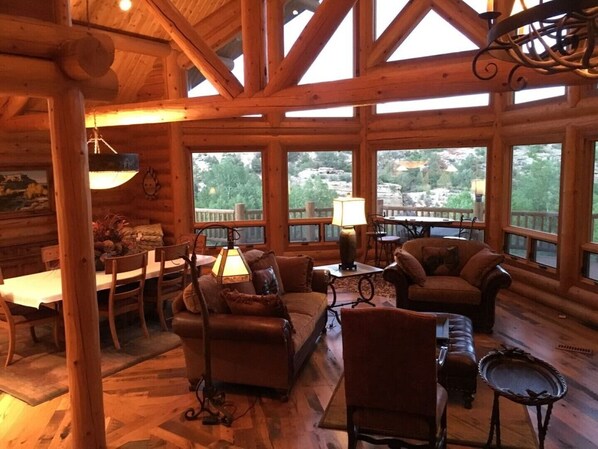 Smart TV, fireplace - Jewel of Escalante LLC (Escalante)