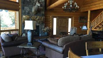 Een smart-tv en een open haard