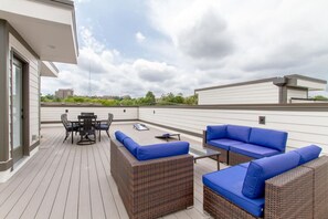 Outdoor dining - Gulch Mega Home - Super Rooftop - Premier Location (Nashville)