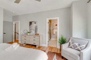 4 bedrooms, desk, iron/ironing board, travel crib